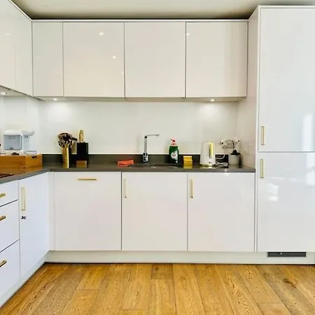 Stylish Apartment In Zone 2 London Exterior photo